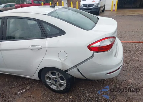 2015 Ford Fiesta Se z USA, uszkodzony, nr VIN 3FADP4BJ0FM130138
